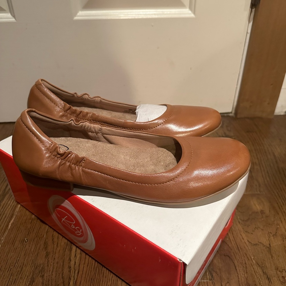 Ros Hommerson Tess Women's Flat Slip-on Shoes In Luggage Tan